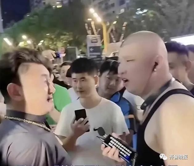 二驴与对方“对峙”(图源：直播截图)