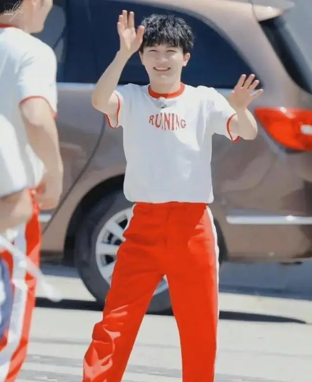 百度热点明星排名前十,_2024年度百度男明星搜索指数榜单_揭秘热度巅峰