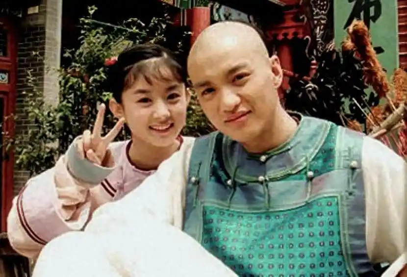 他宠了赵丽颖9年，现在却变成赵丽颖最怕的人，网友：仰慕了