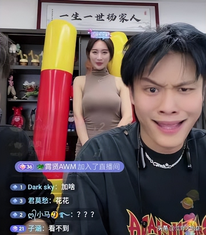 中国最成功的七位网红，个个被网友捧上神坛，赚钱速度颠覆三观！