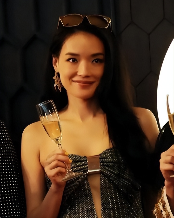 酒桌女神酒量排名_娱乐圈女明星酒量排行_女明星娱乐排行榜