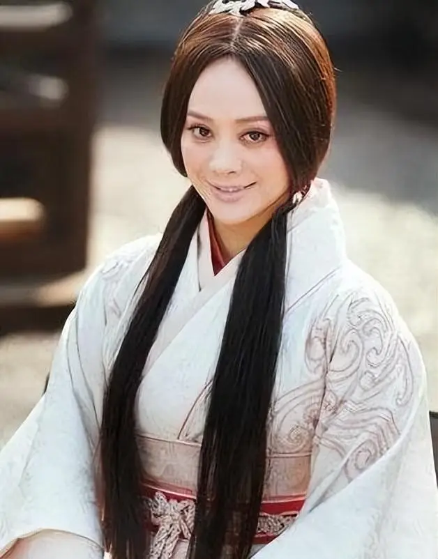 剪光头的女明星_女明星光头造型_挑战颜值的女星