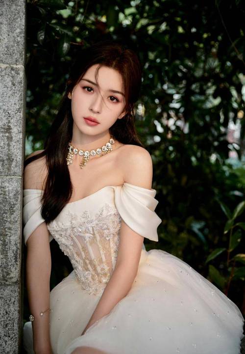 娱乐圈新疆女艺人_娱乐圈中的新疆美女_影视圈新疆美女