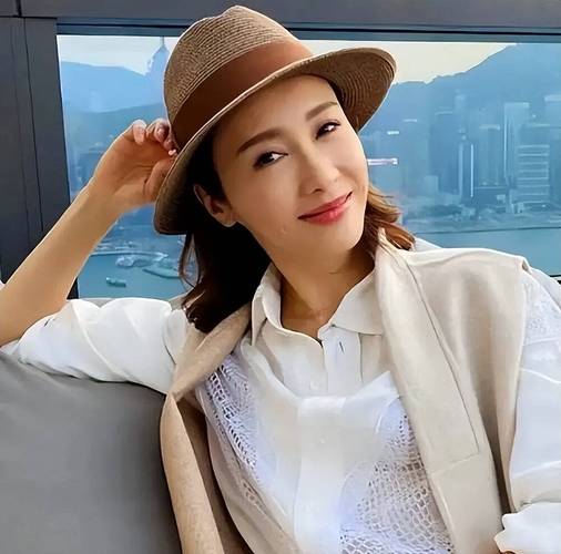 黎姿含泪告别演艺圈，女强人转型照料胞弟生意