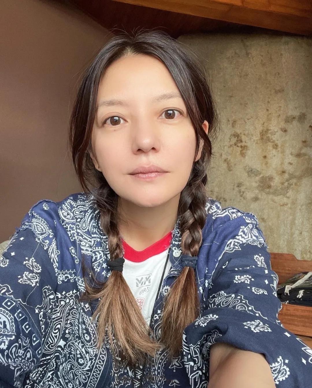 赵薇复出社交网络更新时间_赵薇现在还在娱乐圈吗_赵薇离婚声明时间线