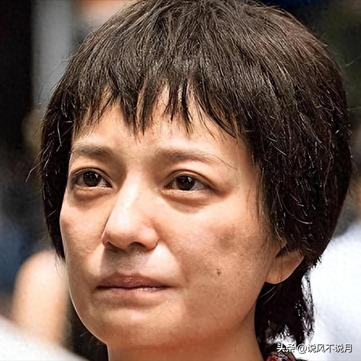 赵薇现在还在娱乐圈吗_赵薇被封杀后女儿复出_赵薇被执行冻结股权事件