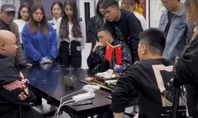 网红老狗破产被妻子骗走财产_网红老狗讲八卦-_网红老狗直播写遗书被质疑剧本