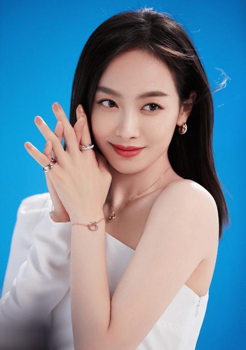 眨眼的女明星_眨眼舞女明星_眨眼舞女明星